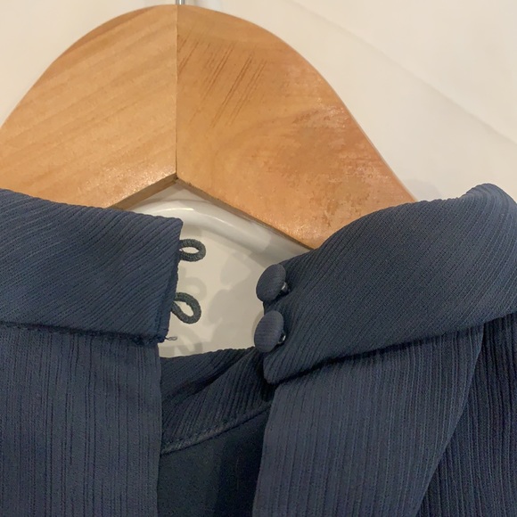 Belle vere high neck with floral detail - Picture 5 of 5